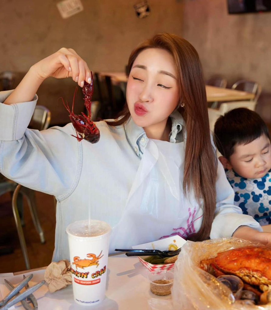 Lý Thuỳ Chang tận hưởng khoảng thời gian mang thai ngập tràn năng lượng.