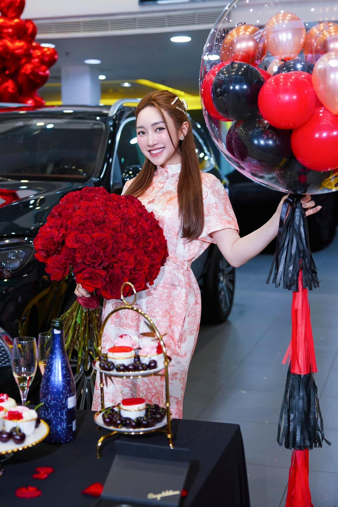 Món quà sinh nhật “toát” mùi tiền của Chi bảo tặng vợ.