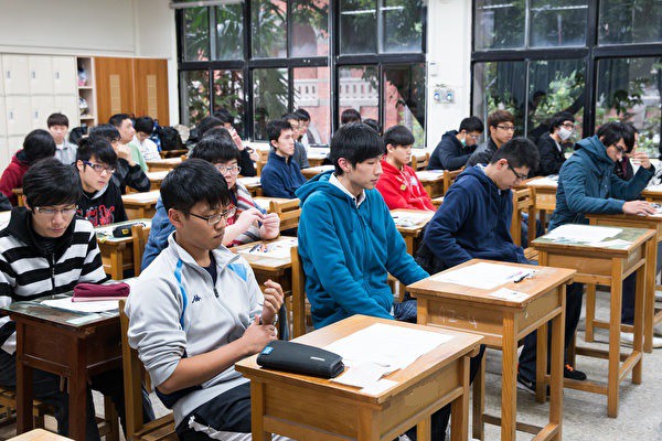 Kỳ thi Trung học phổ thông Quốc gia đang diển ra căng thẳng. (Ảnh Internet)