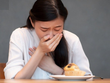 Cứ ăn vào là nấc nghẹn, người phụ nữ sụt 10kg nghĩ mình bị ung thư, thủ phạm bất ngờ phía sau