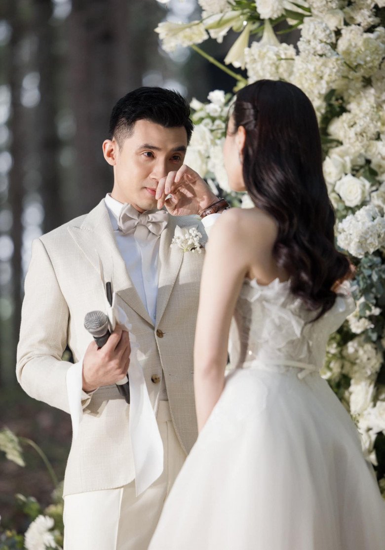 Midu tiết lộ Minh Đạt từng khóc đến mức lên hình không đẹp khi cầu hôn.