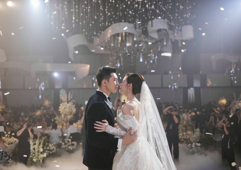 Midu xinh đẹp, tình tứ bên chồng thiếu gia.