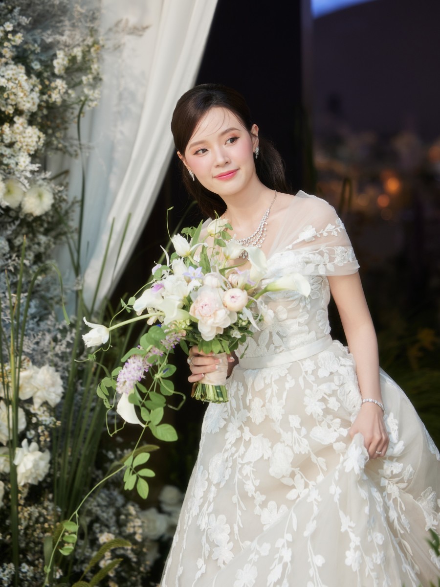 Cận cảnh nhan sắc xinh đẹp rạng ngời của Midu.