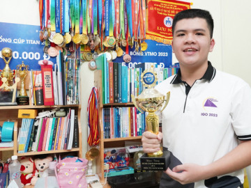 Nhà có hai con là thủ khoa lớp 10