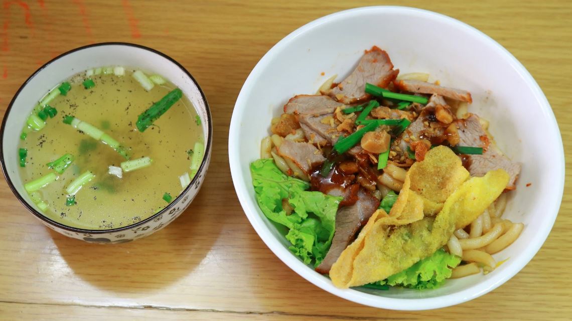 Đổi khẩu vị với 6 món trộn miền Trung - Nam Bộ mê hoặc thực khách ở Hà Nội - 6