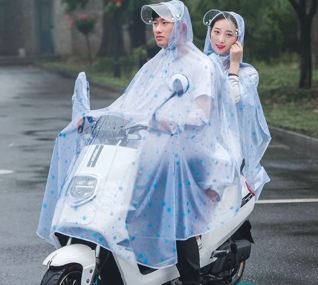 Mùa mưa đã tới, đây 5 vật dụng để gọn trong cốp xe giúp bạn thoải mái di chuyển, có món chỉ 15.000 đồng - 1