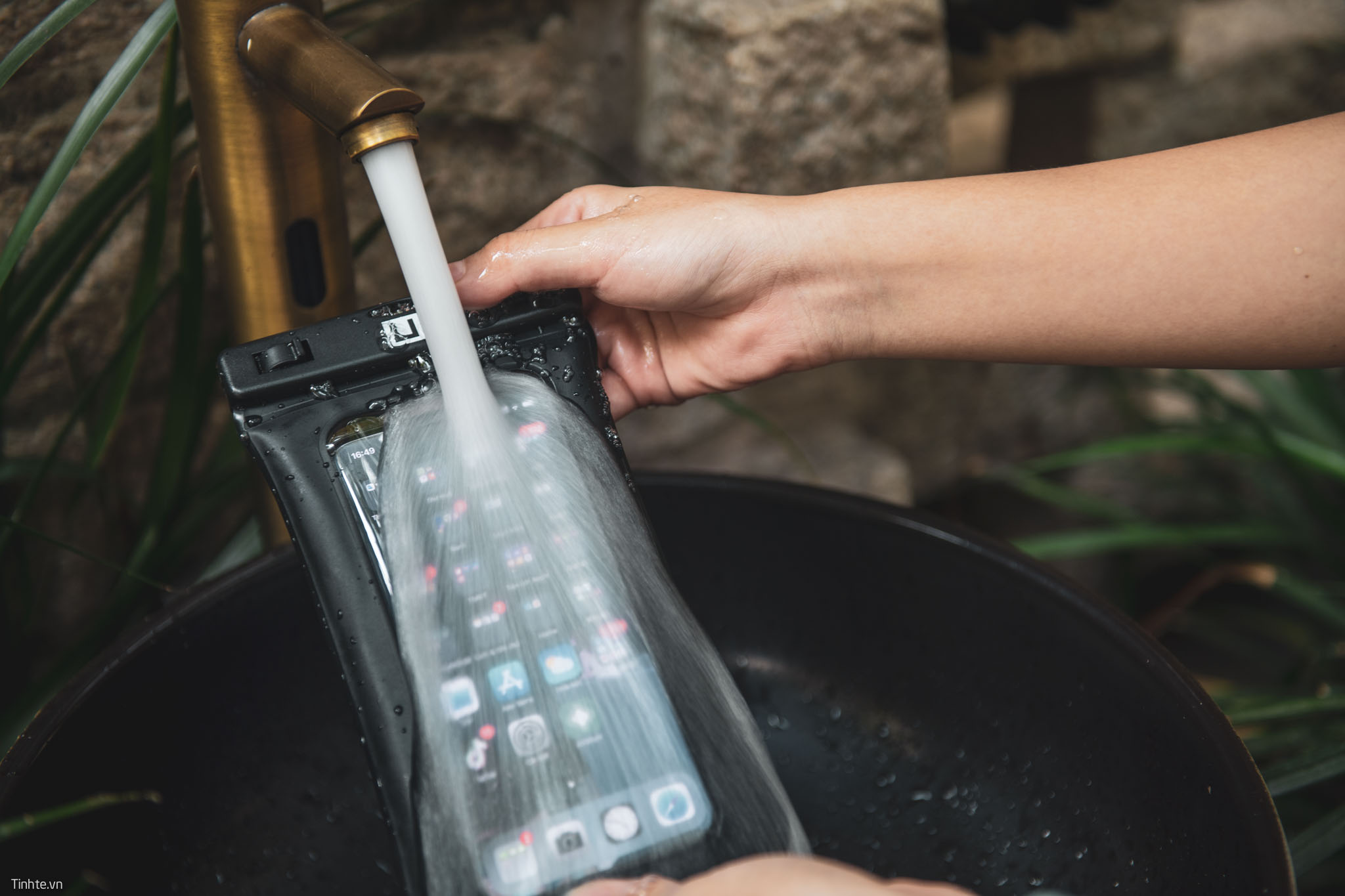 Mùa mưa đã tới, đây 5 vật dụng để gọn trong cốp xe giúp bạn thoải mái di chuyển, có món chỉ 15.000 đồng - 4