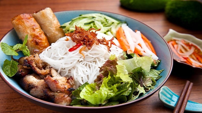 Đổi khẩu vị với 6 món trộn miền Trung - Nam Bộ mê hoặc thực khách ở Hà Nội - 4