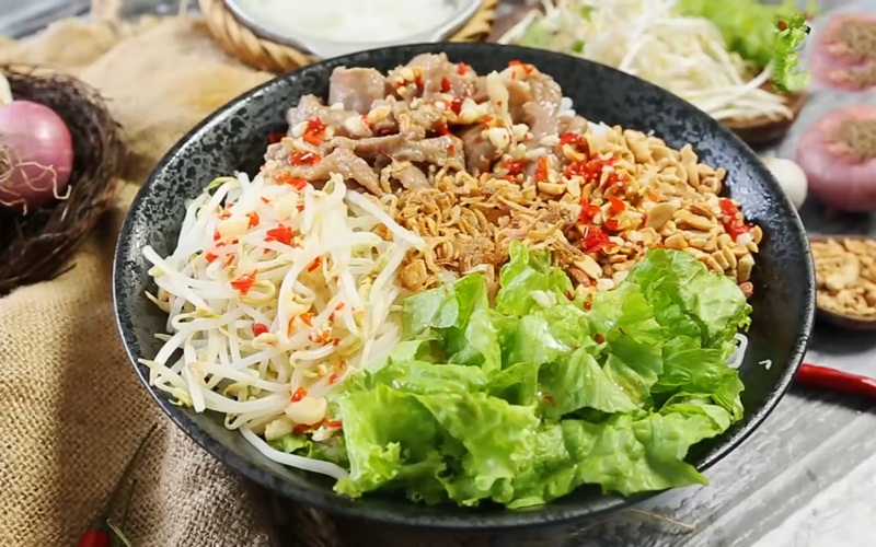 Đổi khẩu vị với 6 món trộn miền Trung - Nam Bộ mê hoặc thực khách ở Hà Nội - 2
