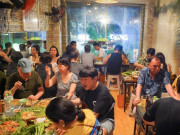 Lifestyle - Quán Hà Nội có món miền Tây chuẩn vị, khách xếp hàng dài chờ tới lượt