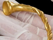 Clip Eva - Dò kim loại, 2 người đàn ông tìm thấy kho báu toàn vàng