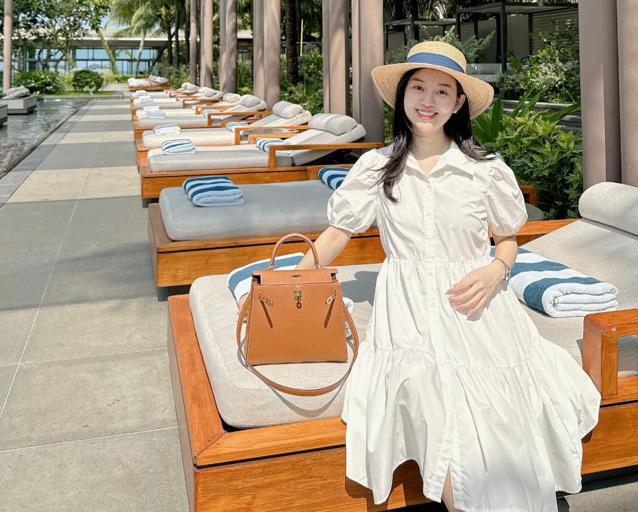 Nhan sắc rạng rỡ của mẹ bầu đang bước vào giai đoạn cuối thai kỳ.