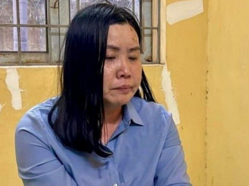 Nữ tài xế 37 tuổi liên tục khóc, nói xin lỗi sau khi tông 2 mẹ con tử vong