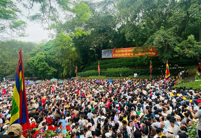 Người dân về đền Hùng trong lễ giỗ Tổ năm 2024. Ảnh: Trà My