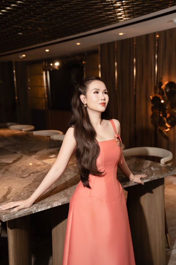 Sắc vóc nuột nà của bà mẹ hai con Võ Hạ Trâm.
