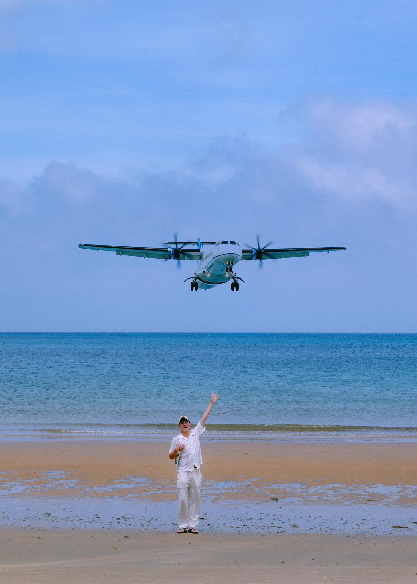 Check-in cùng máy bay là trải nghiệm hấp dẫn du khách khi tới Côn Đảo