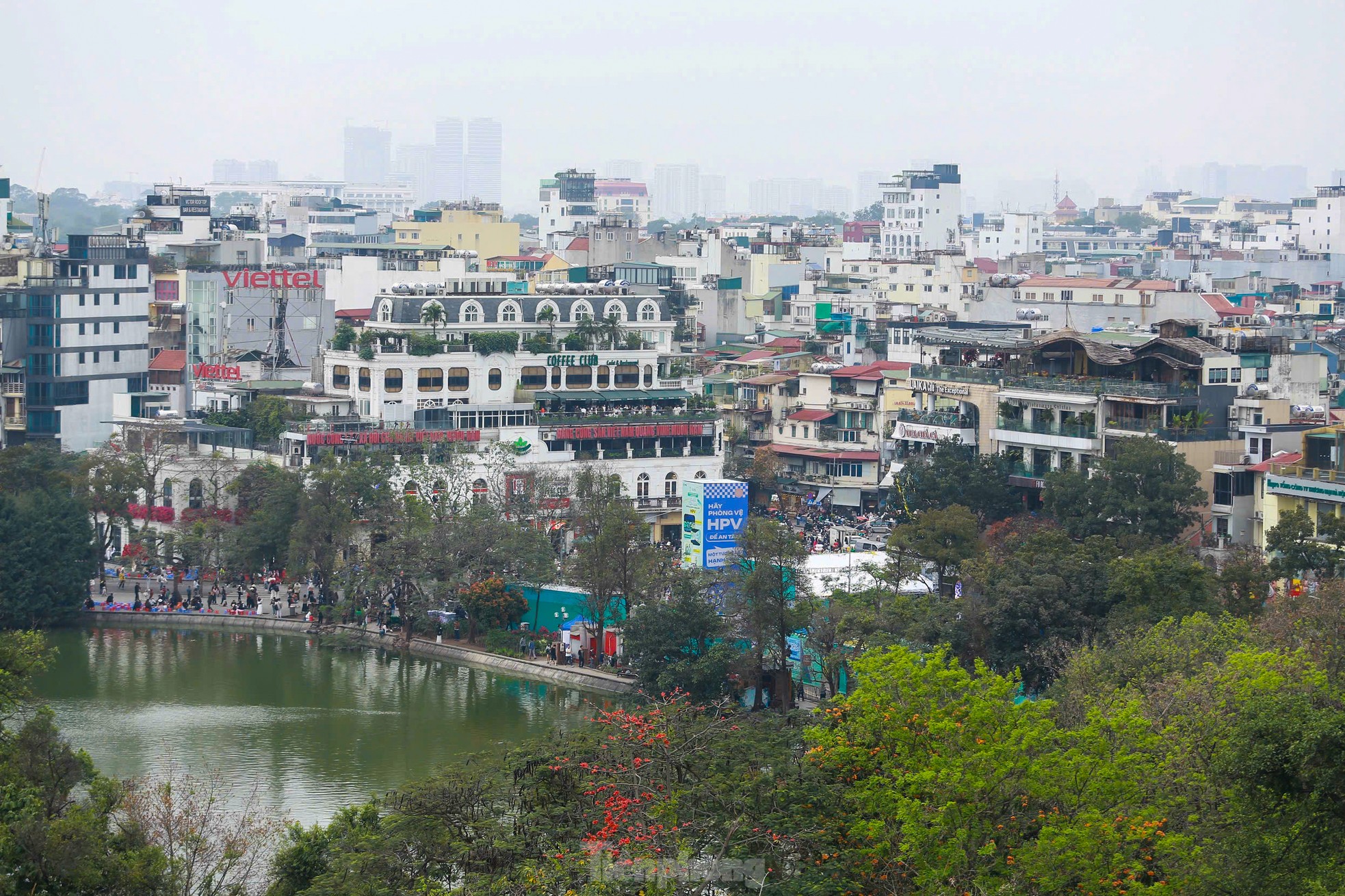 Không chỉ hộ dân, nhiều trụ sở cơ quan nhà nước cũng nằm trong diện quy hoạch di dời hoặc cải tạo.