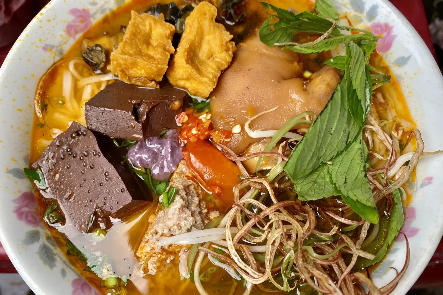 Bún riêu cua là món ăn mà không phải khách nước ngoài nào cũng có thể thưởng thức. Ảnh: Sydney Morning Herald