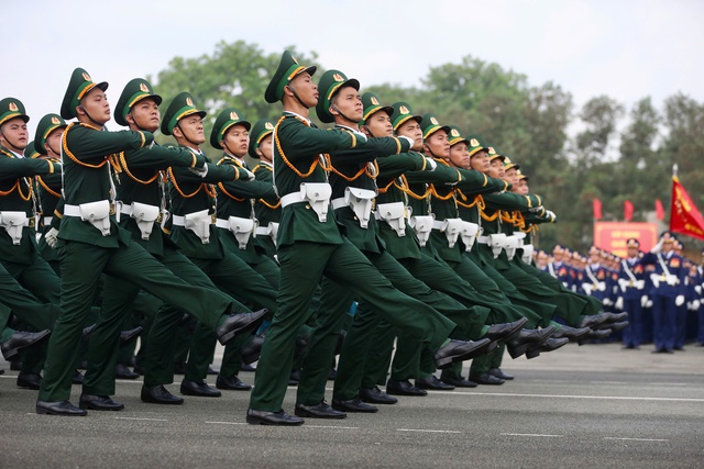 Clip, hình ảnh máy bay kéo cờ Tổ quốc, chiến sĩ hợp luyện tại sân bay Biên Hòa - 14