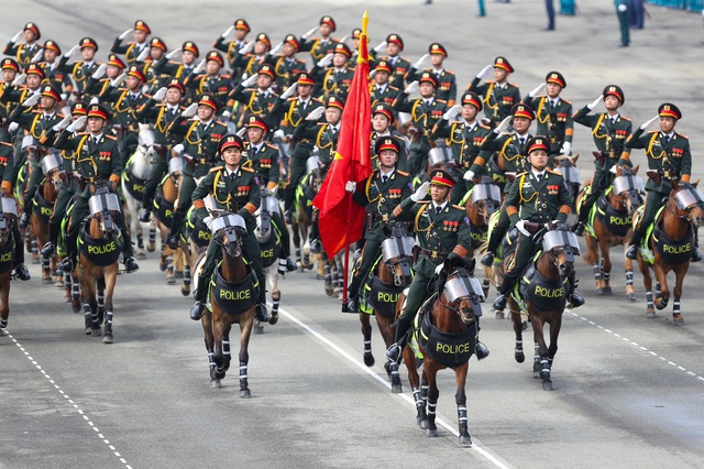 Clip, hình ảnh máy bay kéo cờ Tổ quốc, chiến sĩ hợp luyện tại sân bay Biên Hòa - 16