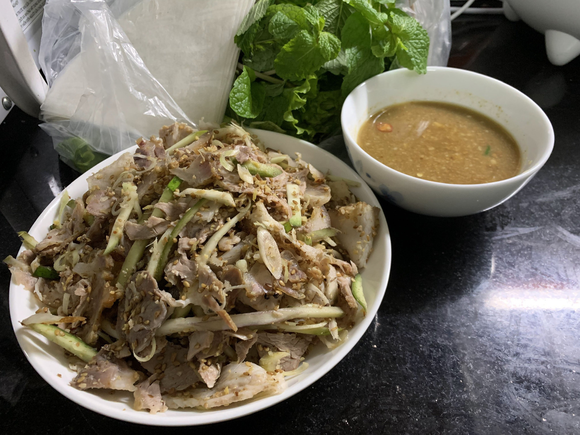 Món nem chạo Ninh Bình. Ảnh: Thảo Trinh