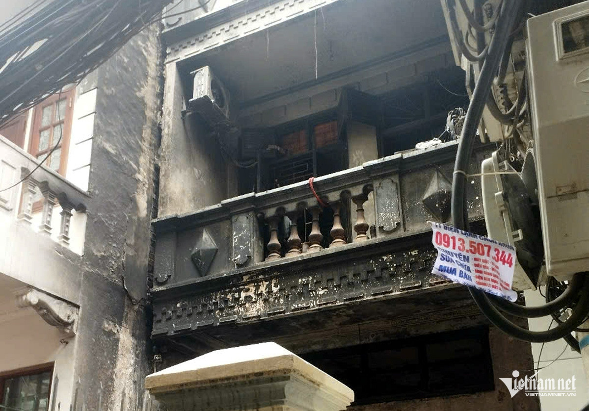 Ngôi nhà bị cháy.