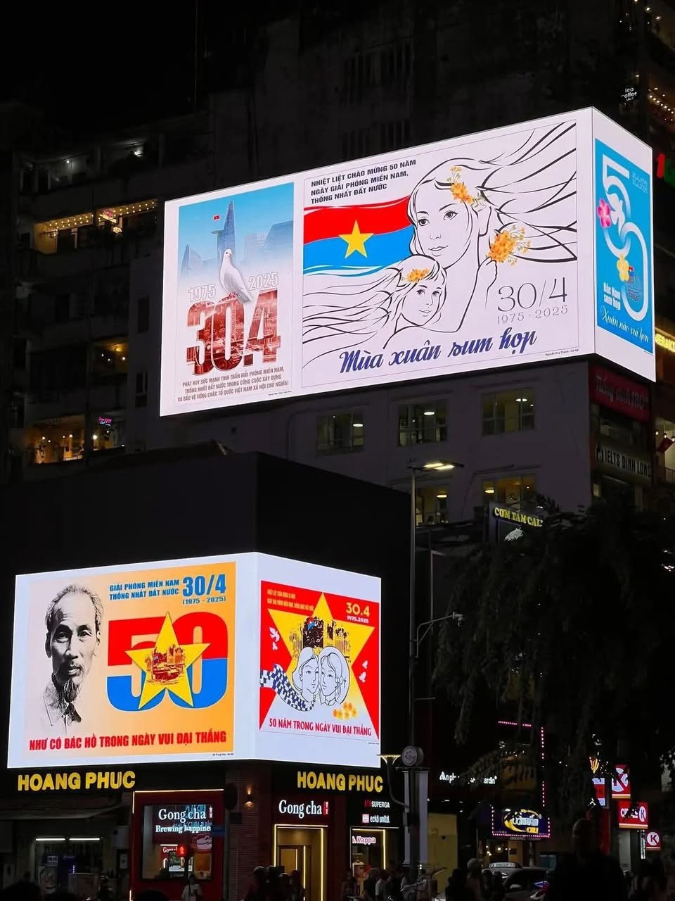 amp;#34;To do listamp;#34; của Gen Z trước thềm 30/4: Check-in bảng hiệu LED, uống cà phê có cờ Việt Nam - 3