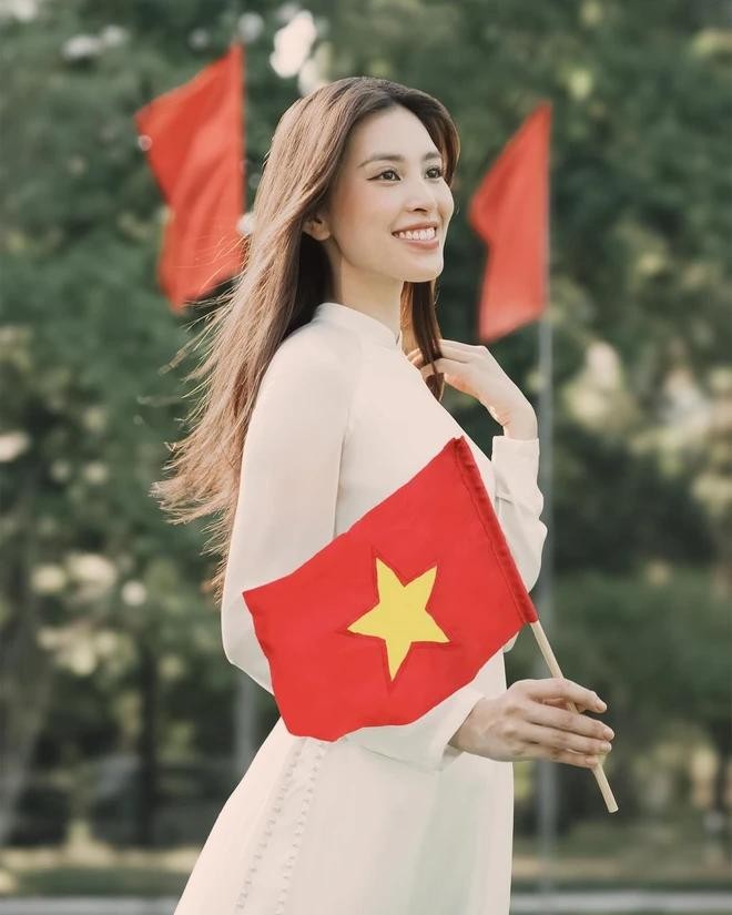 amp;#34;To do listamp;#34; của Gen Z trước thềm 30/4: Check-in bảng hiệu LED, uống cà phê có cờ Việt Nam - 10
