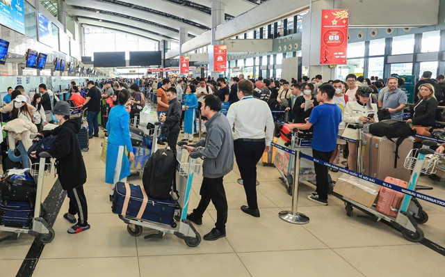 Tính năng Dịch vụ hàng không trên VNeID cho phép người dùng có tài khoản mức độ 2 thực hiện các thao tác như mua vé, check-in, qua cửa an ninh và lên máy bay hoàn toàn không cần giấy tờ bản cứng, không chạm.