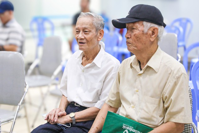 Người hưởng lương hưu, trợ cấp bảo hiểm xã hội tháng 5/2025 được nhận sớm trong thời gian từ ngày 25/4/2025 đến ngày 28/4/2025. Ảnh minh họa: TL