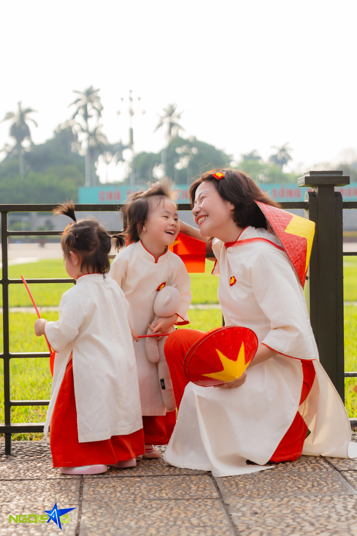 Đông nghịt amp;#39;nàng thơamp;#39; áo dài check-in ở quảng trường Ba Đình - 11