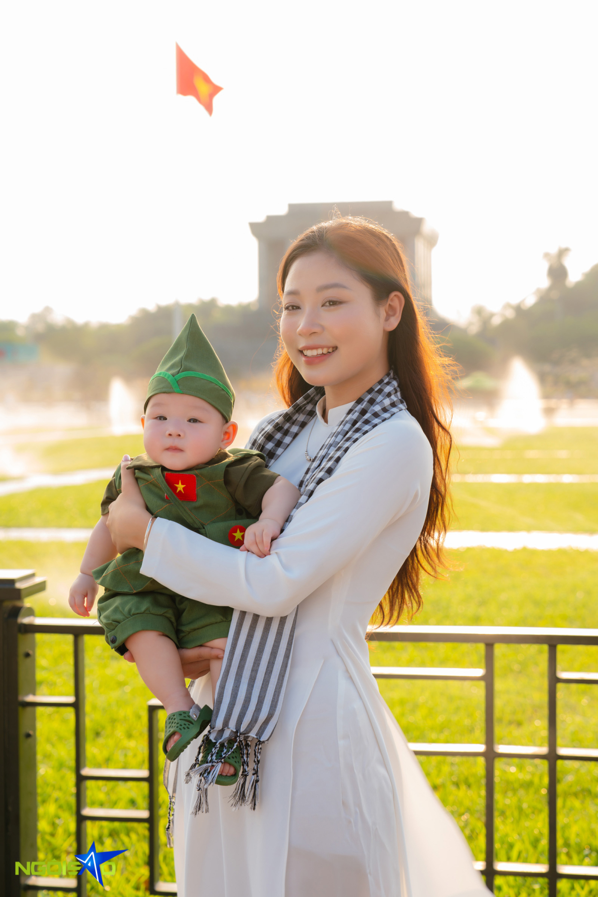 Đông nghịt amp;#39;nàng thơamp;#39; áo dài check-in ở quảng trường Ba Đình - 6