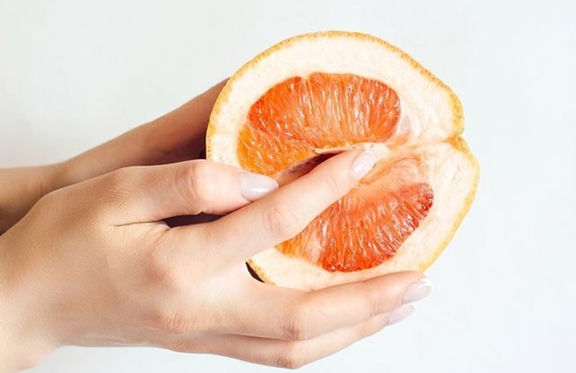 Những hiểu lầm phổ biến nhất hiện nay là việc cho rằng quan hệ bằng tay không thể dẫn đến mang thai.