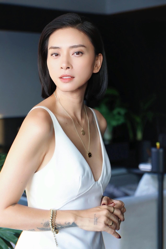 Diễn viên Ngô Thanh Vân tự nhận bản thân trông thùy mị hơn khi chuyển sang kiểu tóc bob vuông, mái dài. Kiểu tóc này cũng giúp Ngô Thanh Vân trông năng động, trẻ trung hơn so với tuổi thật ngoại tứ tuần.