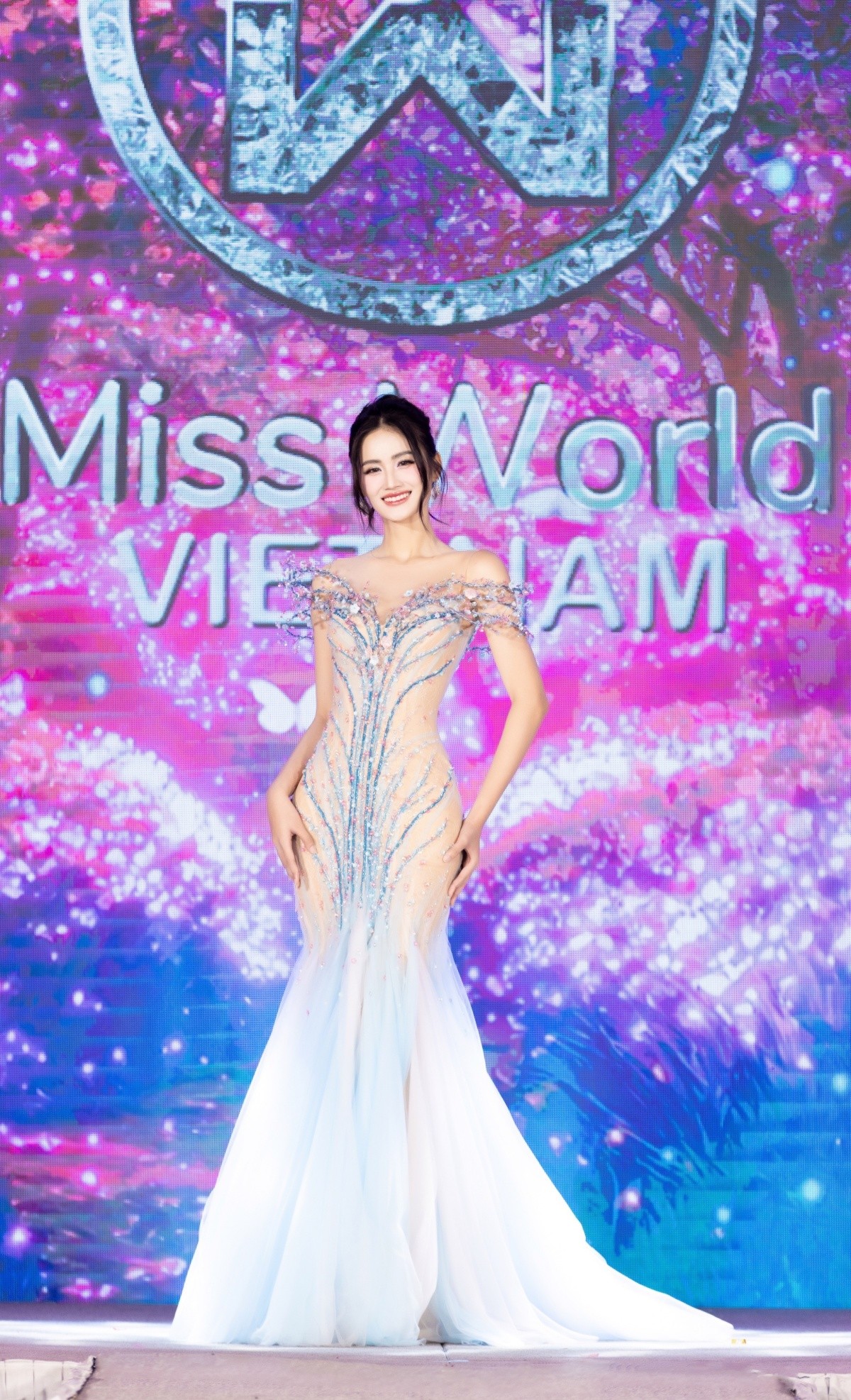 Lễ hội nhan sắc lớn nhất hành tinh Miss World 2025 sẽ được tổ chức tại Ấn Độ vào tháng 5, đêm Chung kết được dự kiến sẽ diễn ra vào ngày 31/5. Tính đến thời điểm hiện tại, đã có 104 thí sinh xác nhận tham gia cuộc thi.