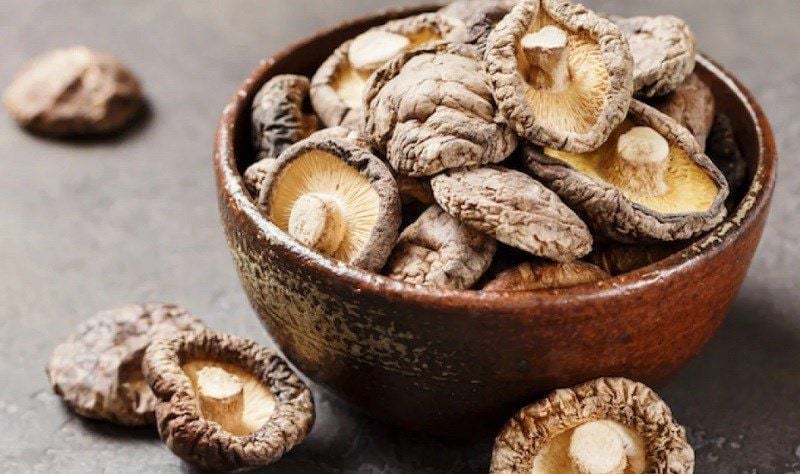 Nấm hương chi giảm cholesterol máu.