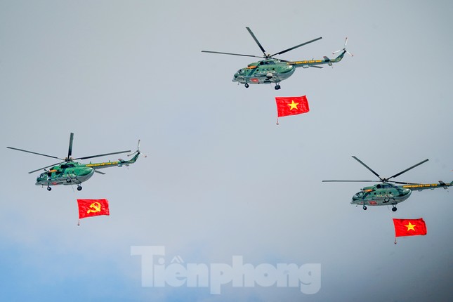 Tổng duyệt diễu binh, diễu hành 50 năm ngày thống nhất non sông: Tiêm kích Su-30MK2 thả bẫy nhiệt khi tiến vào TPHCM - 39
