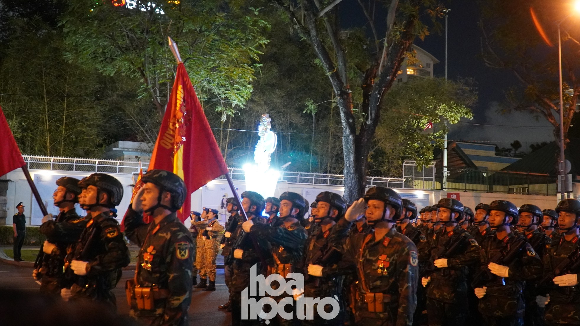 Những chiến sĩ trẻ tập luyện nghiêm túc, mang tới bầu không khí tự hào cho Đại lễ 30/4.