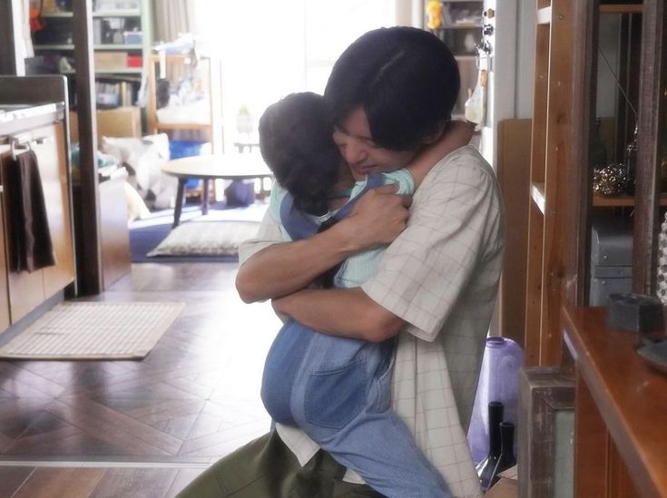 Người đàn ông cũng không biết phải đối diện thế nào với những đứa con. Ảnh minh họa.