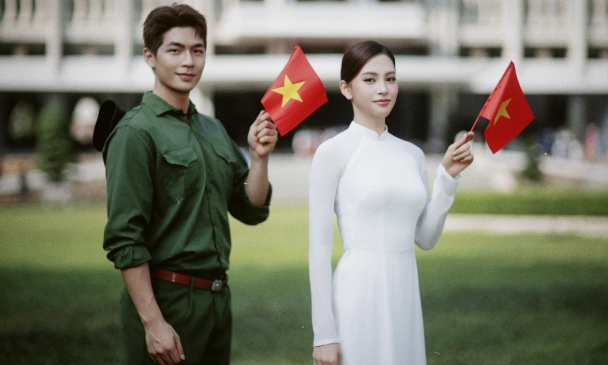 Cặp tình nhân tin đồn của phim Bộ tứ báo thủ được khen đẹp đôi cực phẩm trong bộ ảnh. Quốc Anh bày tỏ: Đi giữa TP HCM hôm nay, chúng tôi cảm nhận rõ giá trị của hòa bình và sự phát triển. Nền hòa bình này đã nuôi dưỡng cho những tâm hồn nghệ sĩ như tôi được tự do bay bổng, cống hiến và lan tỏa những điều tốt đẹp. Xin khắc ghi công ơn quá khứ, trân trọng hiện tại và dùng nghệ thuật để góp phần nhỏ bé của mình làm đẹp thêm cho đời, cho quê hương.