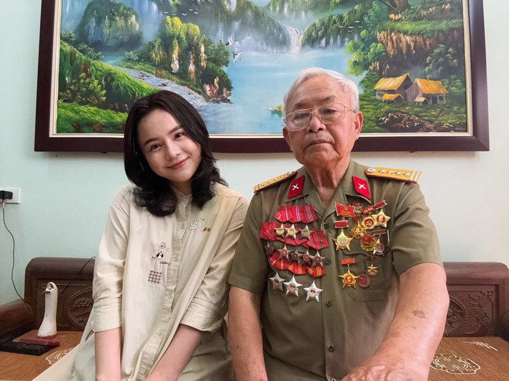 Ca sĩ Thái Trinh và bố.