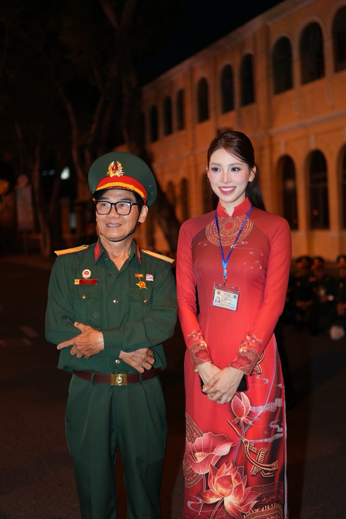 Dàn Hoa hậu có mặt từ 4 giờ sáng tham dự Đại lễ 50 năm Giải phóng miền Nam - 1