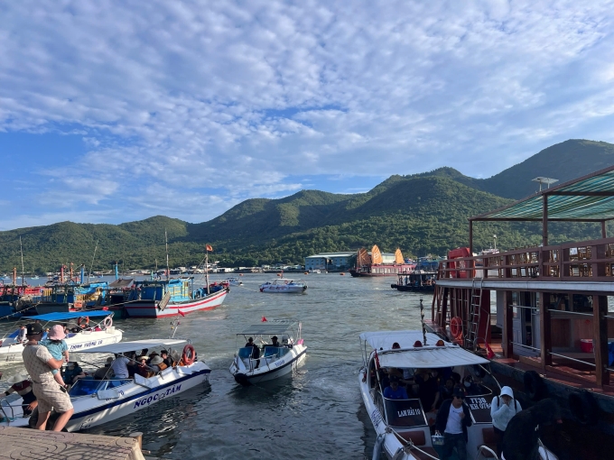 Cảng Vĩnh Trường, Nha Trang vắng khách chiều 30/4. Ảnh: Huy Tùng