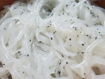 Đặc sản trời cho độc lạ ở Tây Bắc, vớt vội cũng được vài cân, ăn ngon hơn tôm