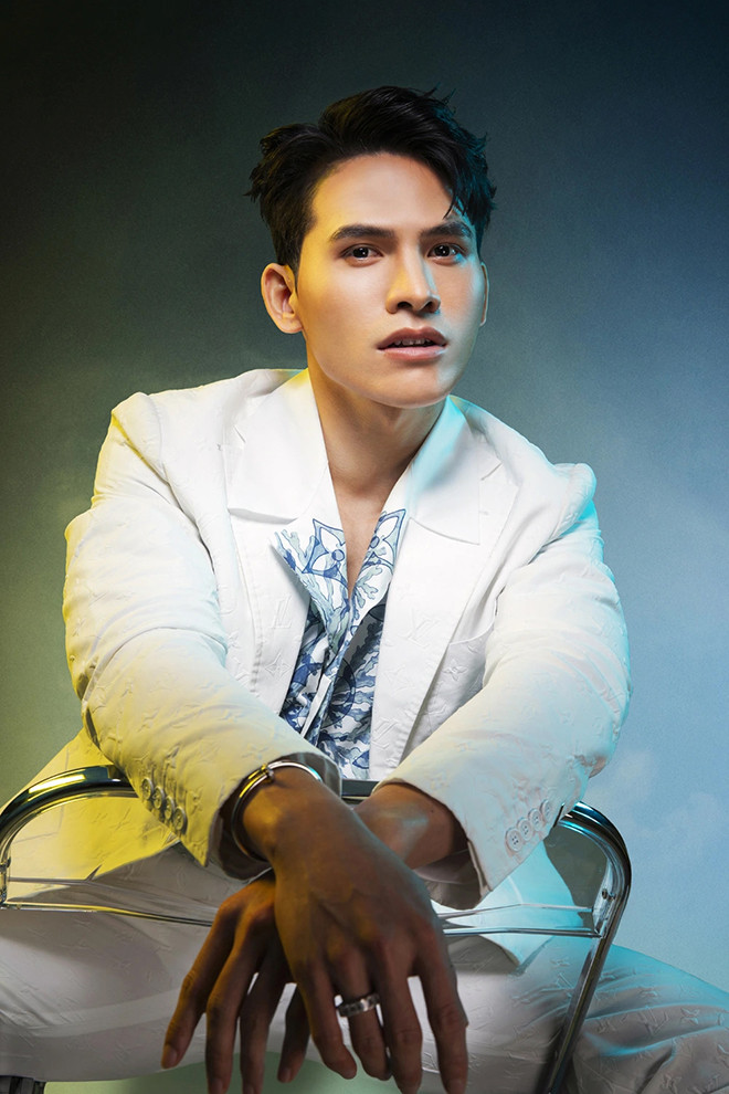 Quốc Thiên là Quán quân Vietnam Idol 2008.