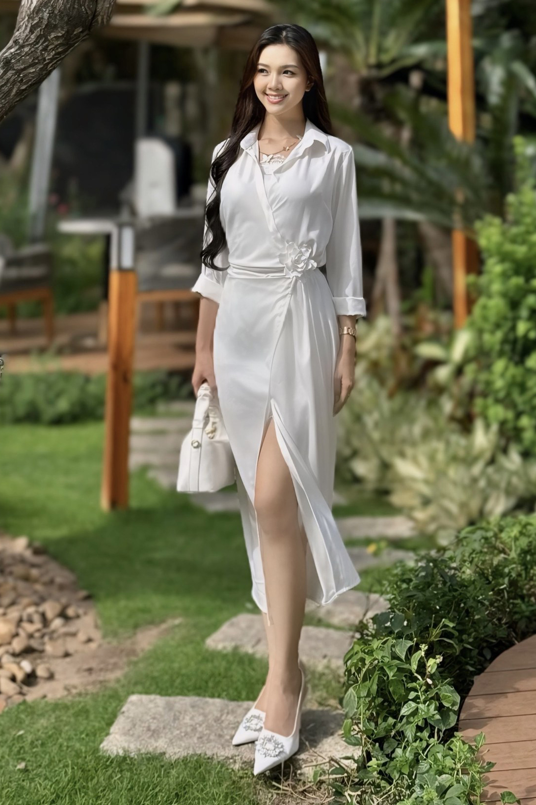 Cô theo đuổi phong cách thanh lịch, thường mặc các bộ trang phục nữ tính, kín đáo.