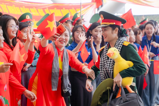 Khối diễu binh A50 tạm biệt TP HCM: amp;#34;Tình cảm của bà con làm chúng tôi rất xúc động!amp;#34; - 4