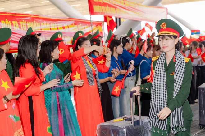 Khối diễu binh A50 tạm biệt TP HCM: amp;#34;Tình cảm của bà con làm chúng tôi rất xúc động!amp;#34; - 5