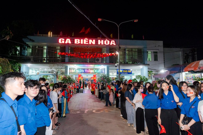 Khối diễu binh A50 tạm biệt TP HCM: amp;#34;Tình cảm của bà con làm chúng tôi rất xúc động!amp;#34; - 20