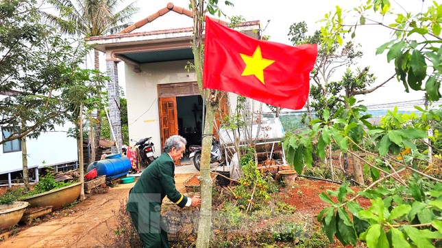 Ông Thí tự hào những năm tháng chiến đấu “quyết tử cho Tổ quốc quyết sinh”